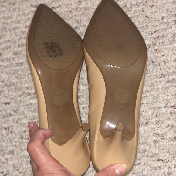 NWOT MICHAEL KORS Leather Nude Heels / Pumps - Picture 5 of 9